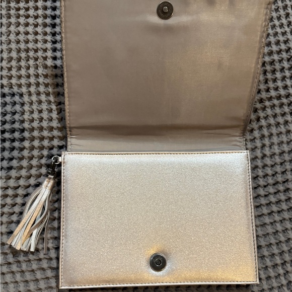 Neiman Marcus Champagne Silver Chevron Quilted Clutch with Tassel - Picture 4 of 4